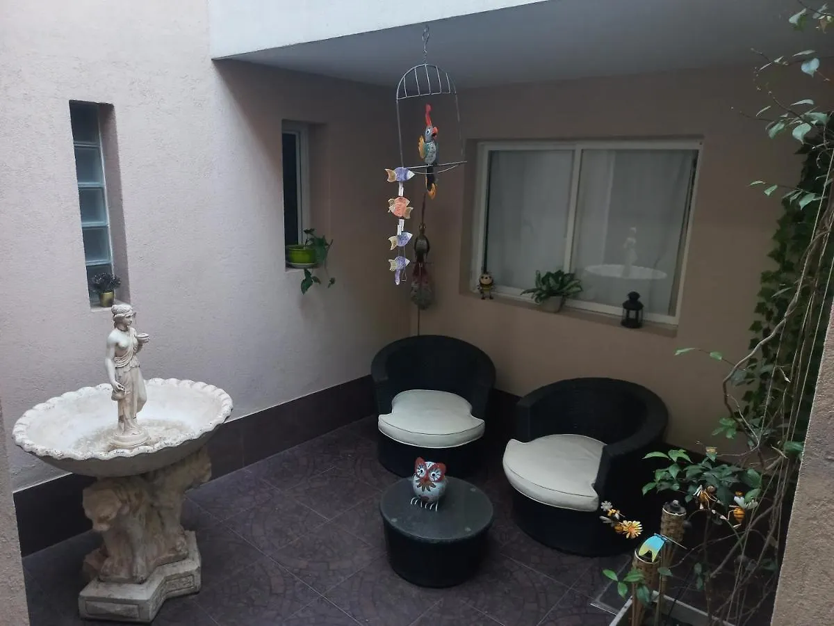 فيلا 1670 House ميندوزا 0*,